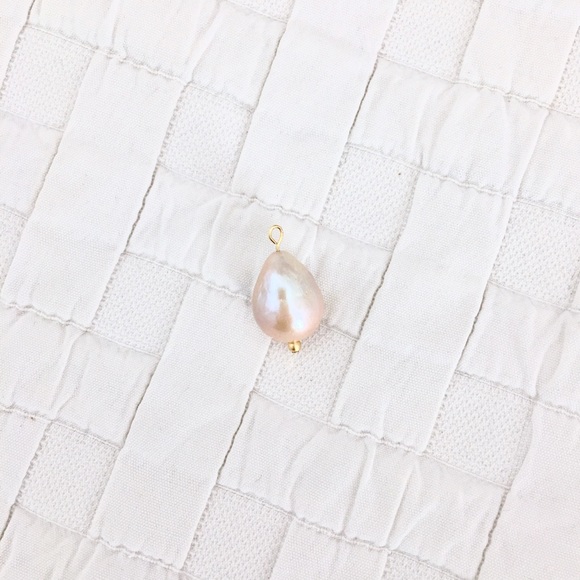 Laasso Baroque Pearl Pendant - Picture 6 of 7